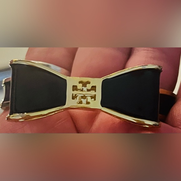 Tory Burch bow bracelet NWOT!! - Picture 2 of 6